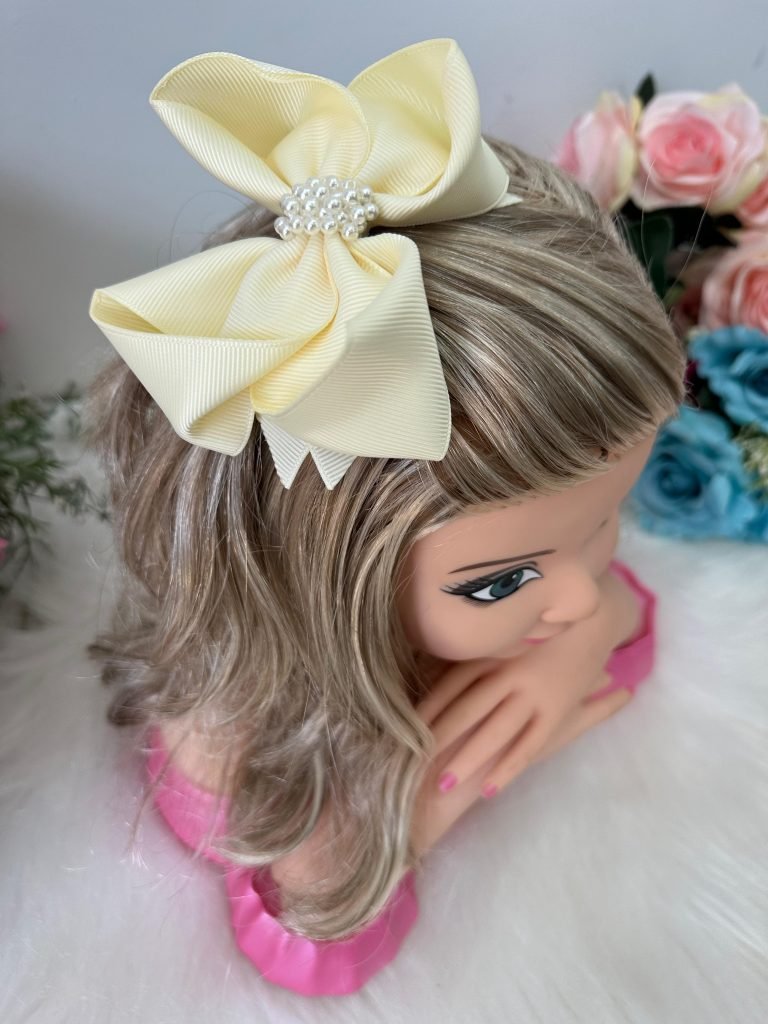 Laço Belli Perolas Maria Eduarda Amarelo Claro