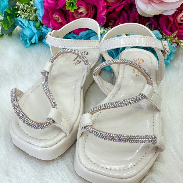 Sandália Doce Pe Verniz Off/ Marfim Lilia