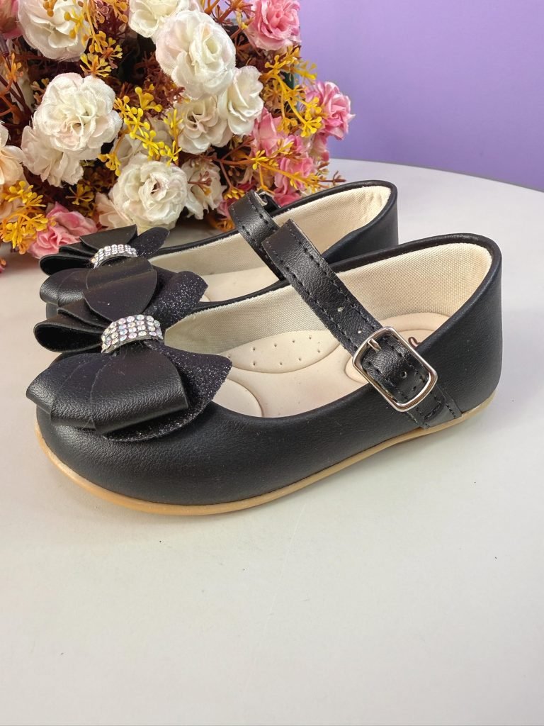 Sapatinho Infantil Preto Fosco C/ Aplique de Lacinho Strass